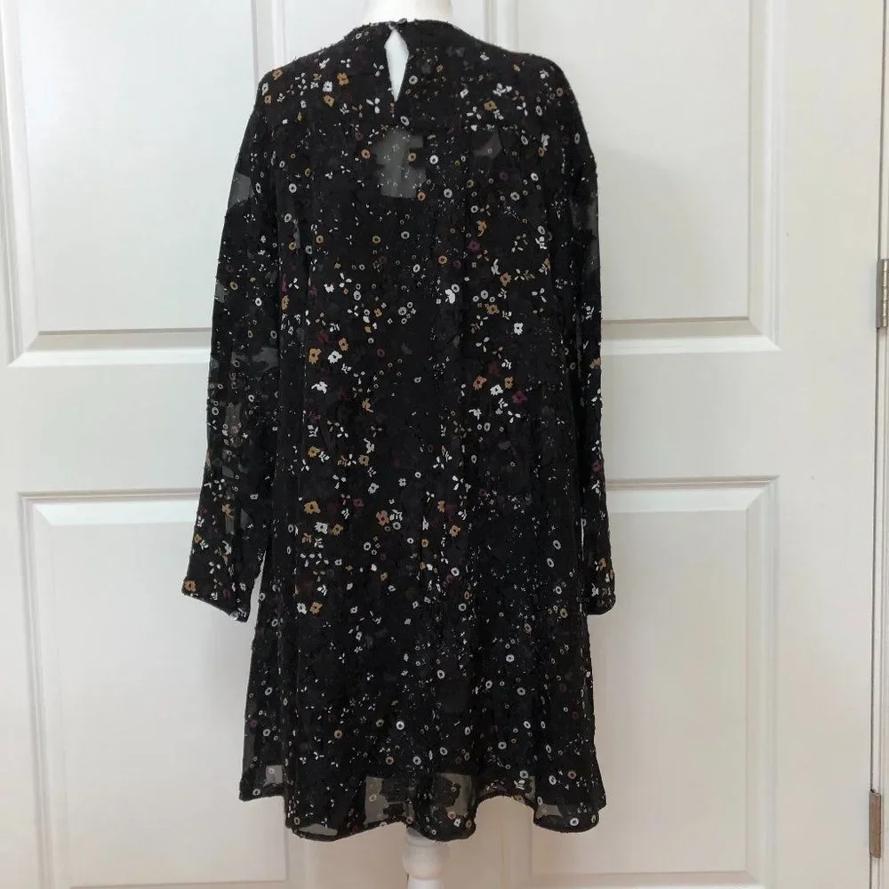 Twist Front Long Sleeve Dress from CLUB MONACO - Picture 6 of 9